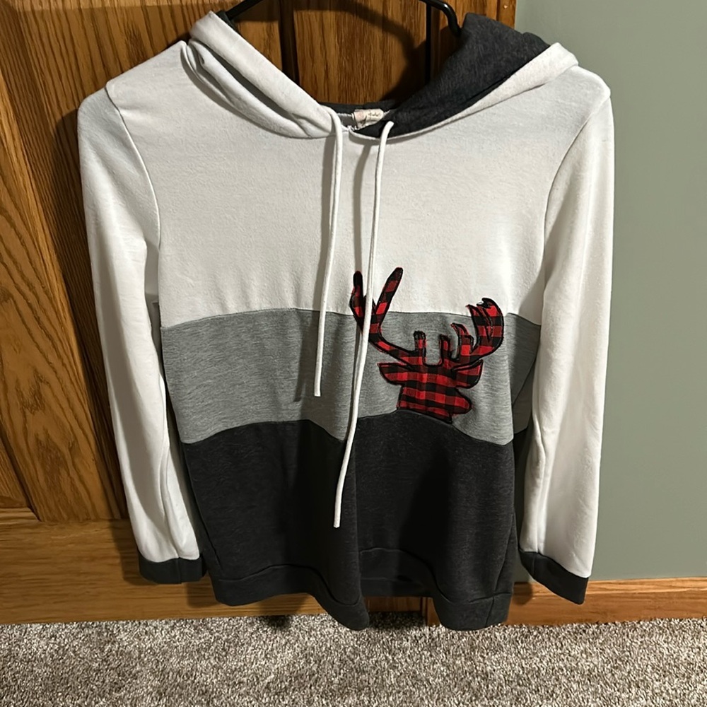 7th Ray Women’s hooded top.  Size Small.